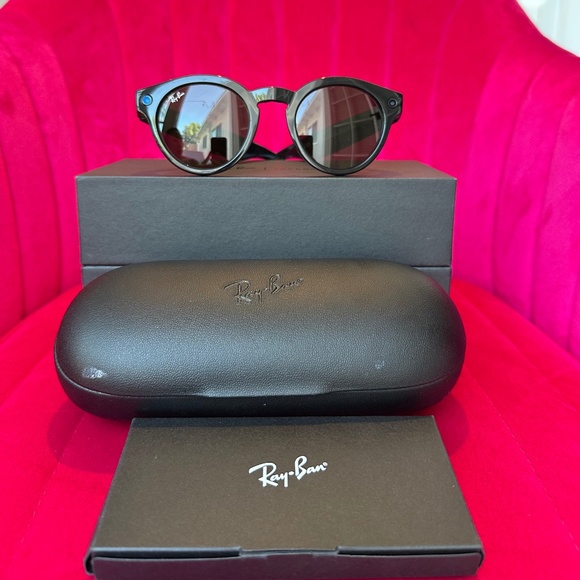 Ray-Ban Stories Round Smart Glasses – Shiny Black RW4003 - Picture 10 of 12